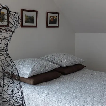 La Croix Tout Blanc